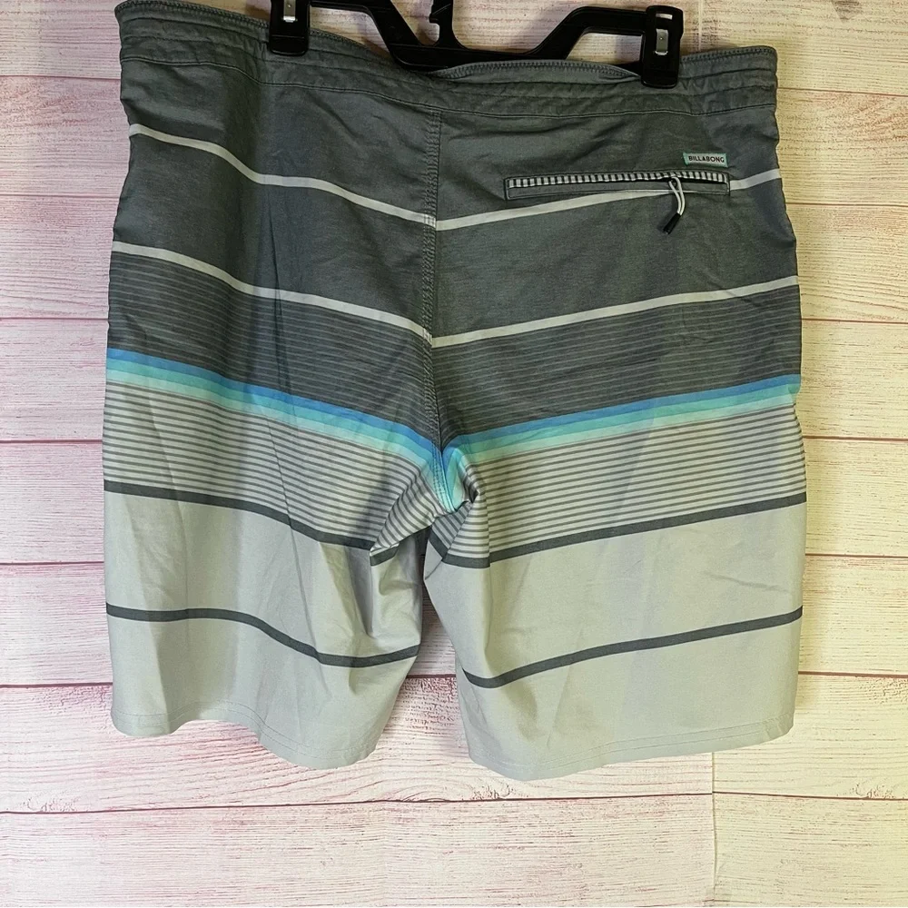 Billabong Lo Tides Spinner Board‎ Shorts  Size 36